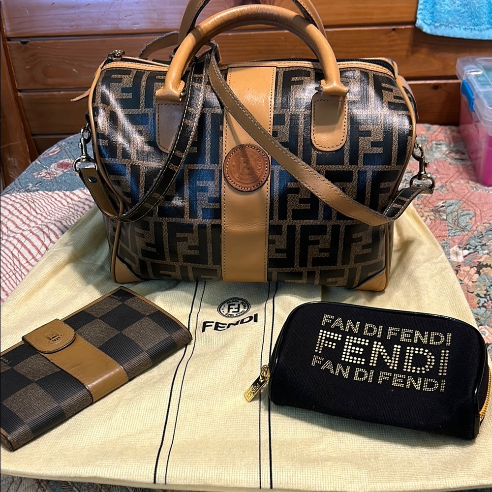 Fendi Iconic FF Logo Brown and Black purse wallet small pouch and dust bag!